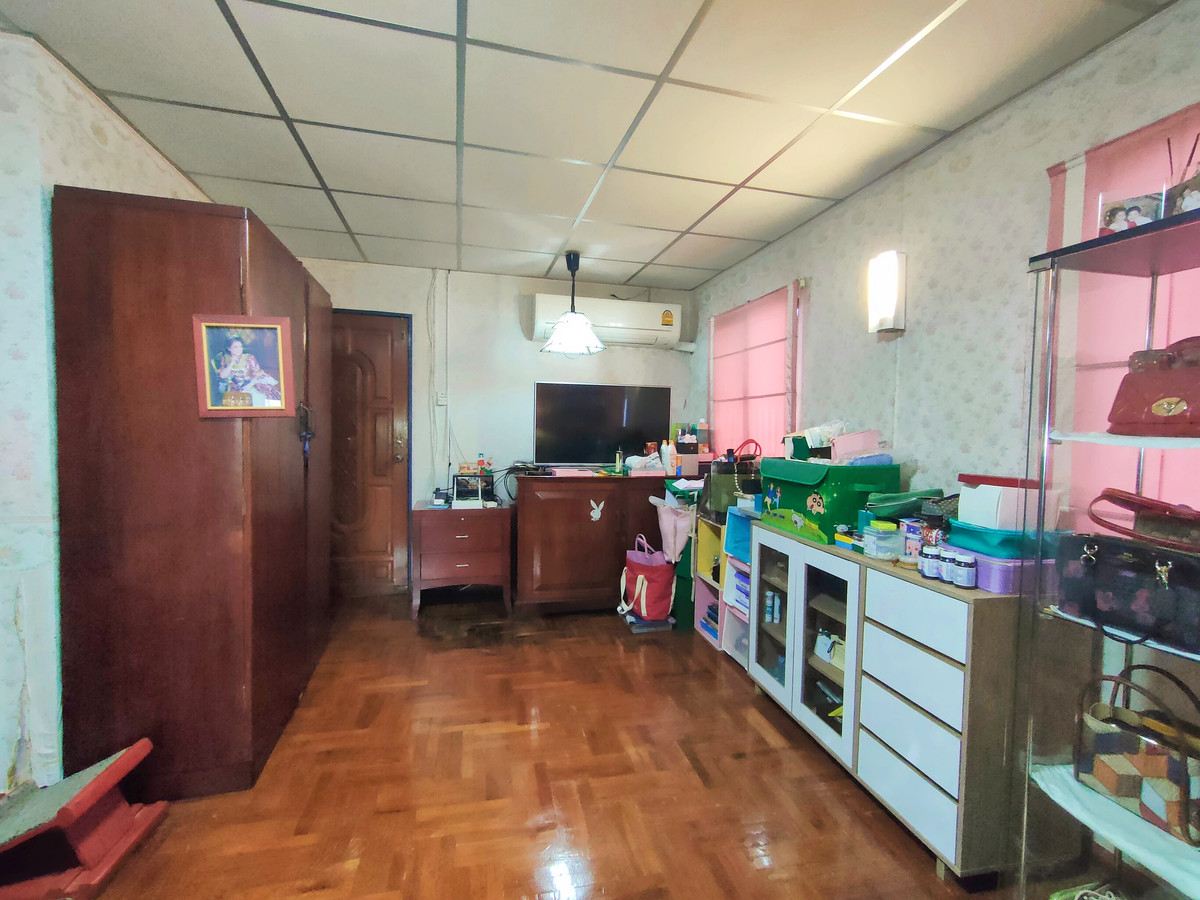 ขายบ้านพระราม 9 เพชรบุรีตัดใหม่ RCA : ขายด่วน!! ราคาดี!! บ้านเดี่ยว 3 ชั้น (รวมดาดฟ้า) หลังมุม เนื้อที่ 57.5 ตรว. หมู่บ้านทวีมิตร ซอย 4 ทำเลทอง ใจกลางเมือง หลังเซ็นทรัลพระราม 9 ใกล้ตึกอสมท. และรถไฟฟ้า MRT พระราม 9