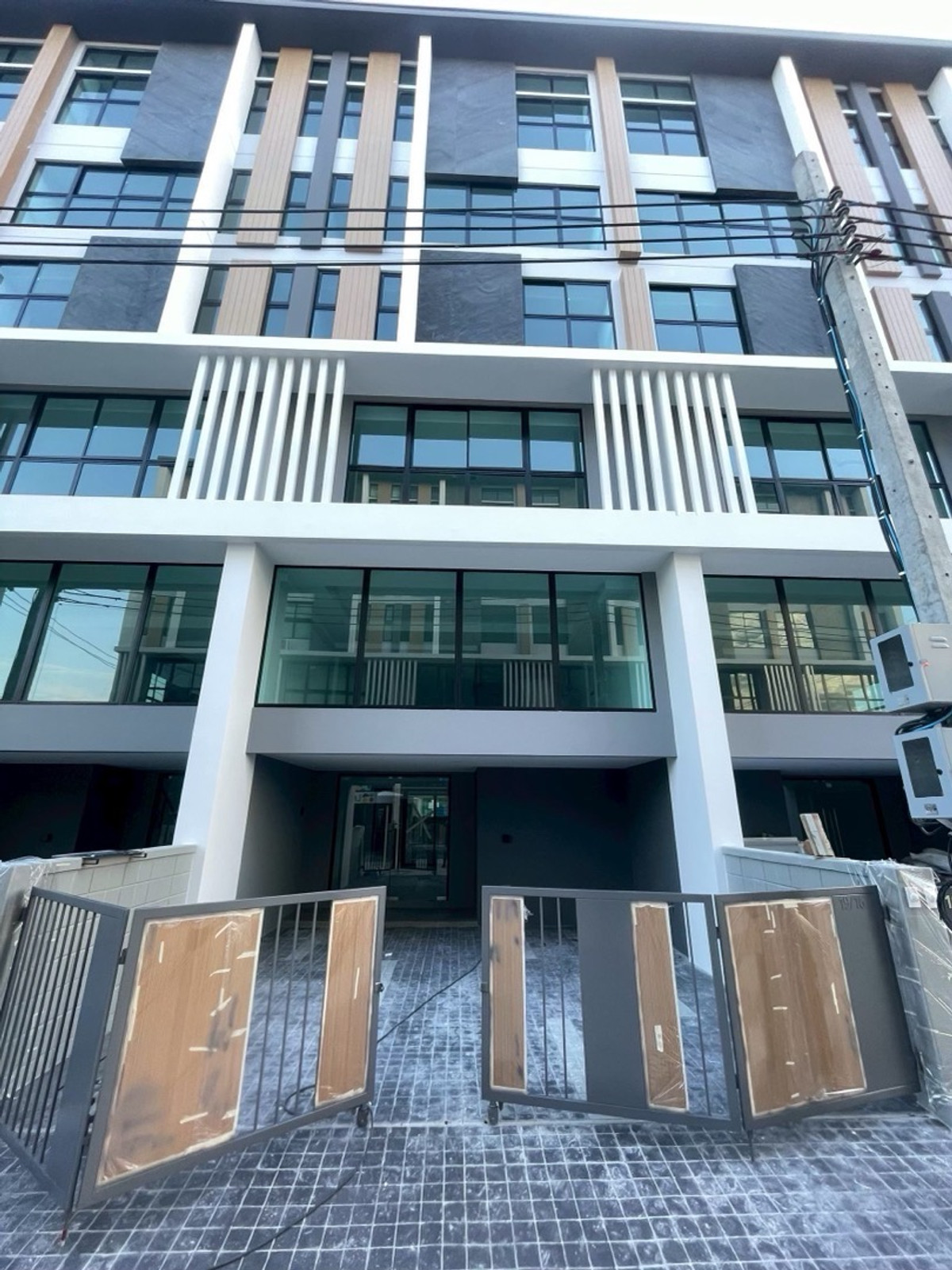 ขายโฮมออฟฟิศพัฒนาการ ศรีนครินทร์ : ขายด่วน Home office 15.5ล้าน ในโครงการ Nirvana@work กรุงเทพ-กรีฑา