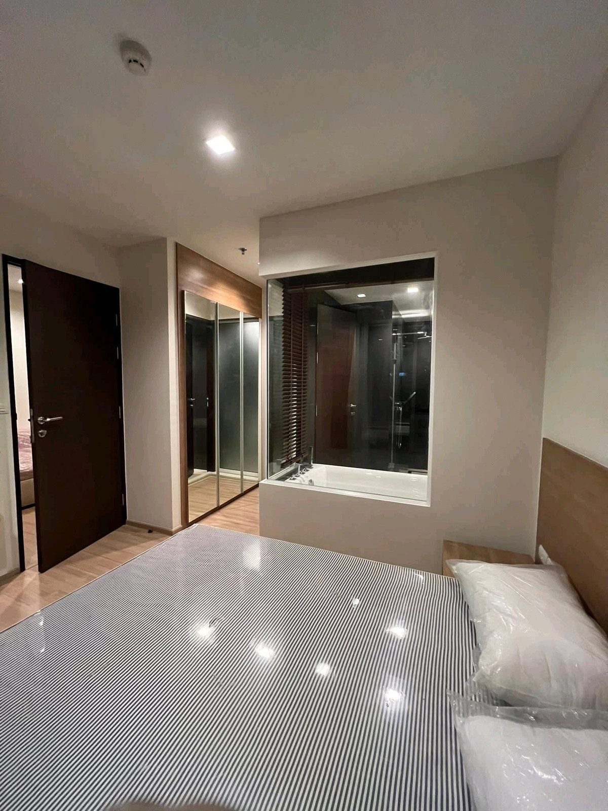 ให้เช่าคอนโดสาทร นราธิวาส : 📍 ทำเลใจกลางสาทร ใกล้ BTS เดินทางง่าย อยู่เองก็ดี ลงทุนก็สวย