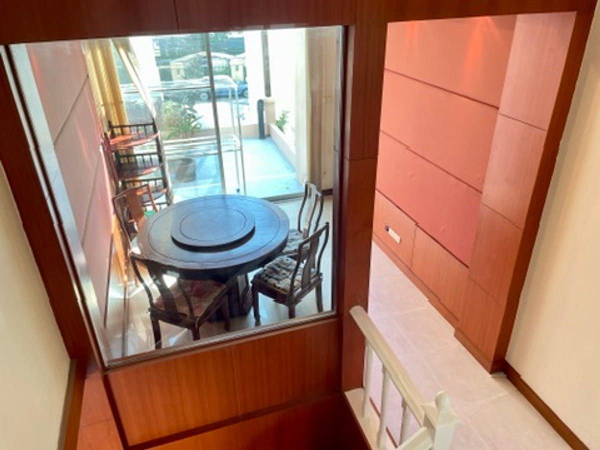 ให้เช่าทาวน์โฮมเลียบทางด่วนรามอินทรา : ปล่อยเช่า Town Home คริสตัล วิลล์ [Crystal Ville] เลียบด่วนเอกมัย-รามอินทรา ประดิษฐ์มนูธรรม 15 ใกล้ทางพิเศษฉลองรัช เพียง 350 เมตร จากเซ็นทรัล อีสวิลล์ 