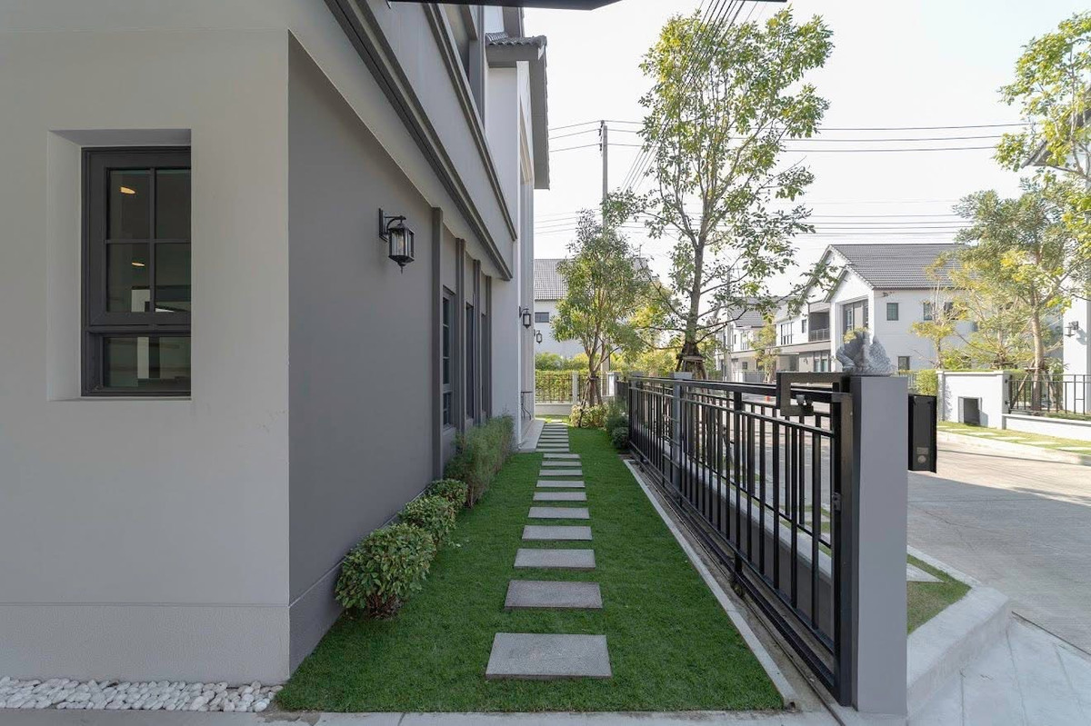 For RentHouseBangna, Bearing, Lasalle : For rent: CENTRO BANGNA, new house, 4 bedrooms.