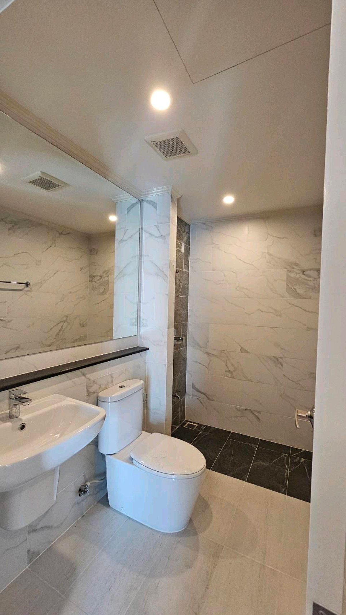 ขายทาวน์โฮมบางนา แบริ่ง ลาซาล : ขายด่วน 🏬ทาวน์โฮม โครงการศุภาลัยเออร์บานา บางนา-วงแหวน **หลังมุม** เพียง 5.2ล้านบาท ❗️พร้อมจบลดได้❗️ทำเลทอง บ้านใหม่เจ้าของไม่ค่อยได้อยู่ นัดดูด่วน 📞โทร0955193596 คุณปัน