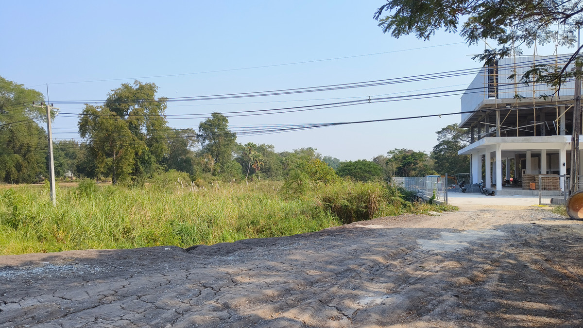 ขายที่ดินอ่างทอง : ขายด่วน ที่ดินทำเลทอง 3 ไร่เศษ ติดถนนสายเอเชีย ใกล้เมืองอ่างทอง