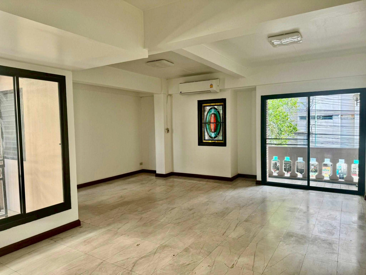 ให้เช่าโฮมออฟฟิศนานา : LTH14218 – Home Office for Rent | Nana Area | 500 sqm | 8 Rooms 5 Baths | Near BTS Nana | 150K/Month | โฮมออฟฟิศให้เช่า ย่านนานา