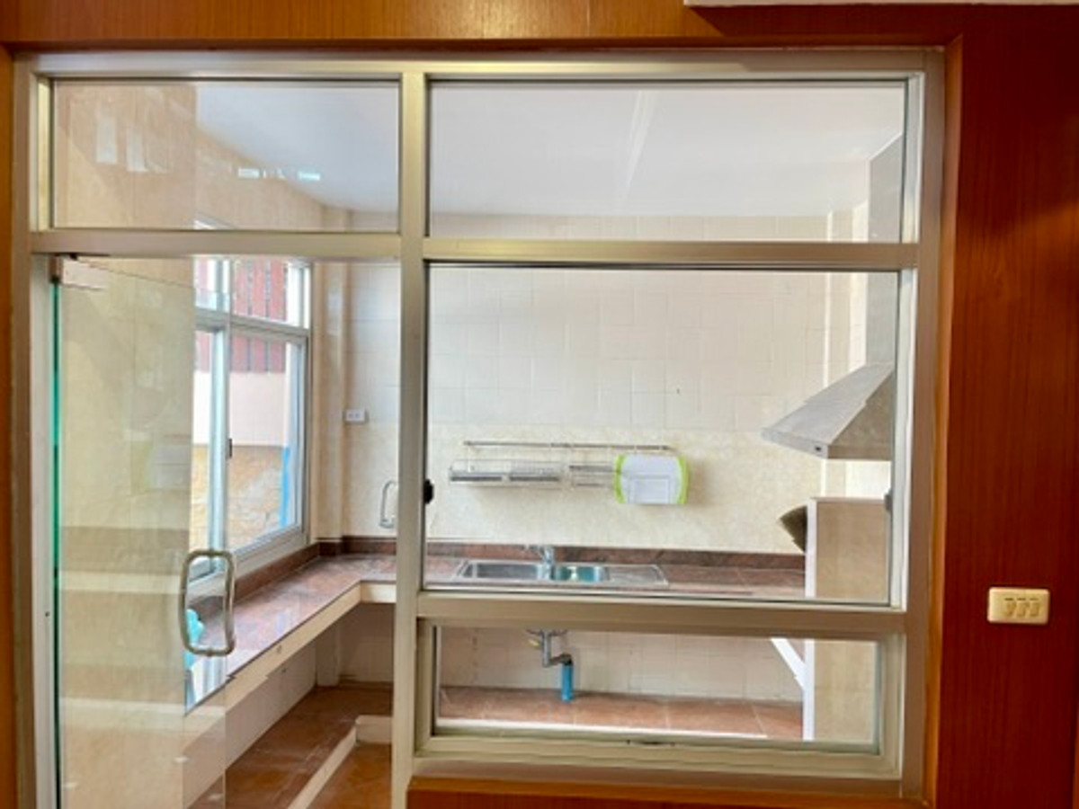 ให้เช่าทาวน์โฮมเลียบทางด่วนรามอินทรา : ปล่อยเช่า Town Home คริสตัล วิลล์ [Crystal Ville] เลียบด่วนเอกมัย-รามอินทรา ประดิษฐ์มนูธรรม 15 ใกล้ทางพิเศษฉลองรัช เพียง 350 เมตร จากเซ็นทรัล อีสวิลล์ 