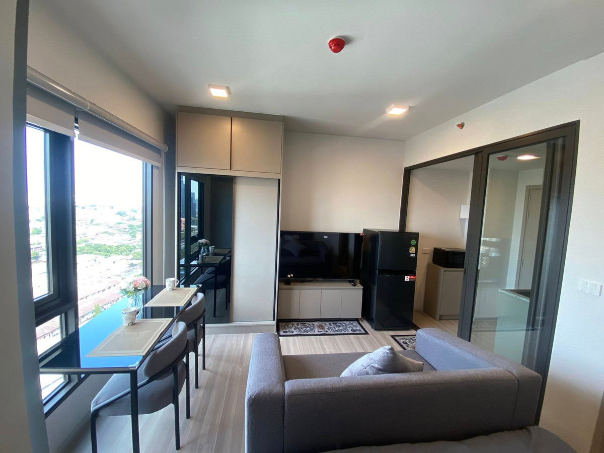 For RentCondoWongwianyai, Charoennakor : ⭐️ Quintara MHy'Den Pho Nimit ⭐️ Room size 23 sq m, complete with furniture and electrical appliances.