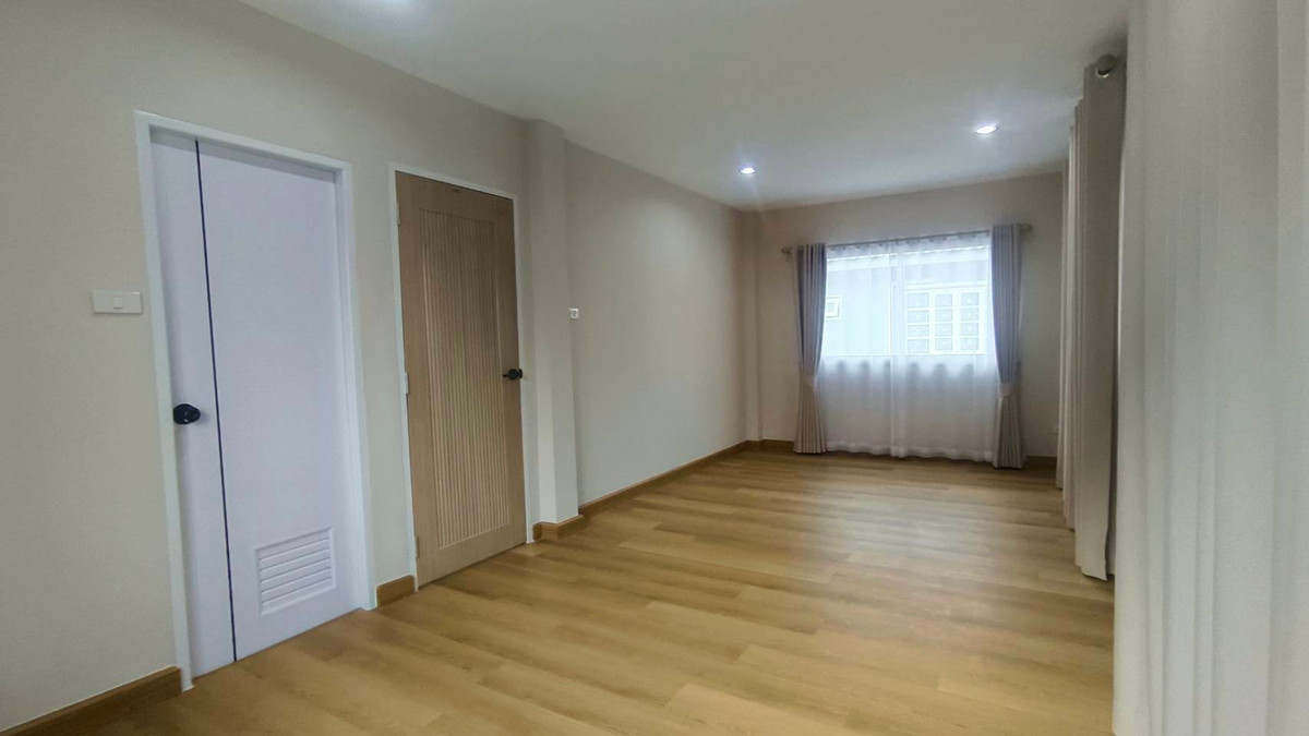 For SaleHouseMin Buri, Romklao : Beautifully renovated 2-story detached house in K.C. 9 Village