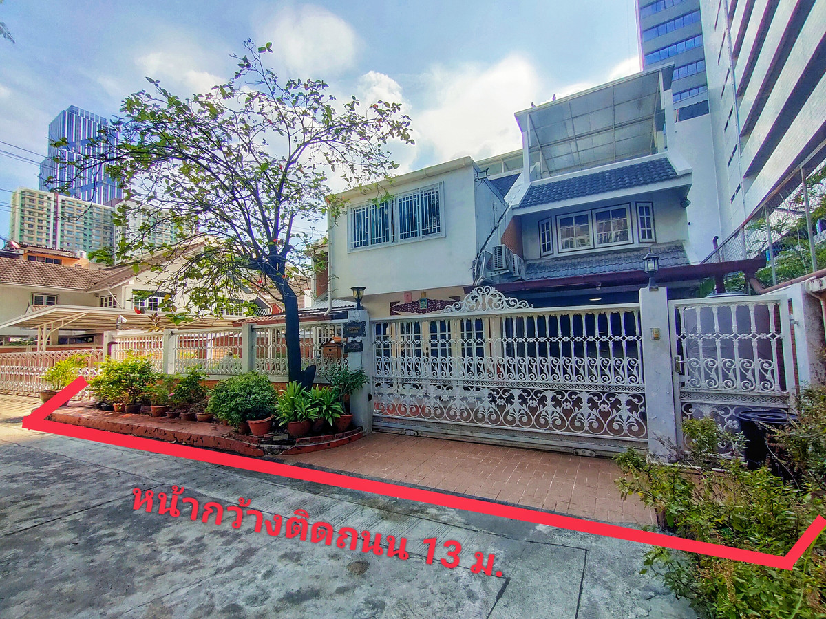 ขายบ้านพระราม 9 เพชรบุรีตัดใหม่ RCA : ขายด่วน!! ราคาดี!! บ้านเดี่ยว 3 ชั้น (รวมดาดฟ้า) หลังมุม เนื้อที่ 57.5 ตรว. หมู่บ้านทวีมิตร ซอย 4 ทำเลทอง ใจกลางเมือง หลังเซ็นทรัลพระราม 9 ใกล้ตึกอสมท. และรถไฟฟ้า MRT พระราม 9