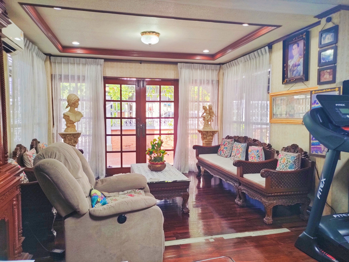 ขายบ้านพระราม 9 เพชรบุรีตัดใหม่ RCA : ขายด่วน!! ราคาดี!! บ้านเดี่ยว 3 ชั้น (รวมดาดฟ้า) หลังมุม เนื้อที่ 57.5 ตรว. หมู่บ้านทวีมิตร ซอย 4 ทำเลทอง ใจกลางเมือง หลังเซ็นทรัลพระราม 9 ใกล้ตึกอสมท. และรถไฟฟ้า MRT พระราม 9