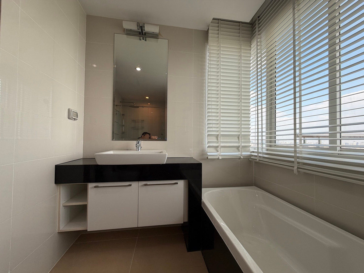 For SaleCondoRama3 (Riverside),Satupadit : For sale/rent Supalai Prima Riva Rama 3 | 3 bedrooms, high floor, river view ________________________________________ Luxury riverfront condo Supalai Prima Riva Rama 3, 42nd floor, area 256 sq m., 3 bedrooms, 5 bathrooms, maids room, panoramic Chao Phraya