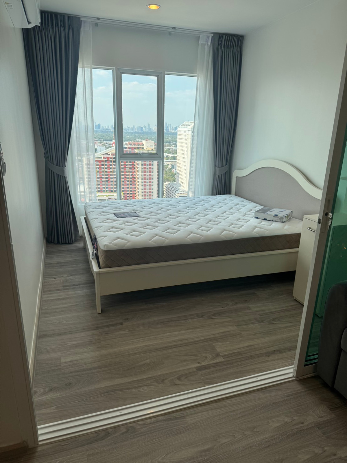 For RentCondoBangna, Bearing, Lasalle : For rent, Regent Home Bangna (Regent Home Bangna), near BTS Bangna station, new room, Building A, 26th floor, open view, very beautiful, fully furnished, ready to move in immediately.