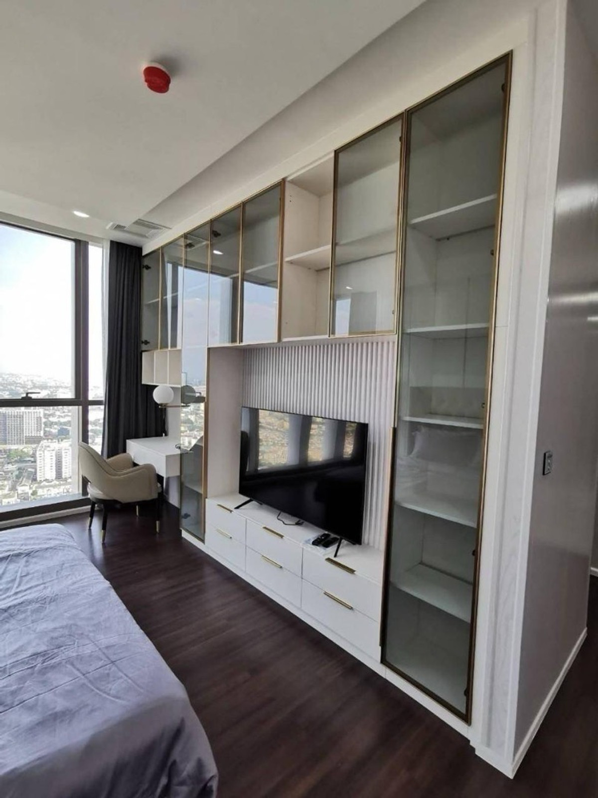 ให้เช่าคอนโดอ่อนนุช อุดมสุข : 🏙 RENT | WHIZDOM INSPIRE Sukhumvit 101✨ ห้องใหญ่พิเศษ 4 ห้องนอน📍 สุขุมวิท 101 กรุงเทพฯ📐 ขนาด 188 ตร.ม.🏢 ชั้น 40+  ทิศใต้ วิวสวย ลมดี🛏 4 Bedrooms🛁 4 Bathrooms🍳 ครัวเปิด💰 ค่าเช่า 180,000 บาท/เดือน