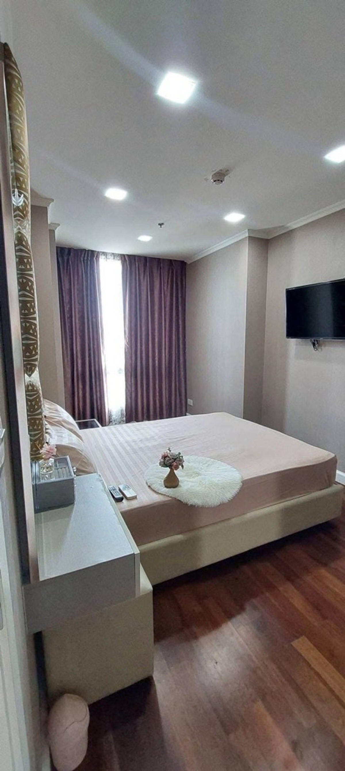 For RentCondoSamut Prakan,Samrong : Urgent rent, Condo The Metropolis Samrong, Building C, 6th floor, city view, size 55.00 sq m, 2 bedrooms, special price 18,000 baht.