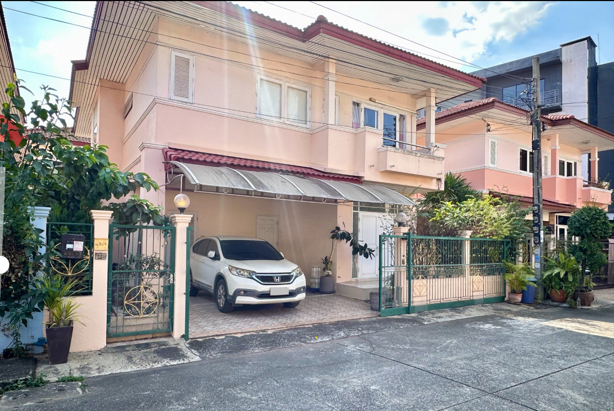 For SaleHouseLadkrabang, Suwannaphum Airport : Baan Rabiang Suan 2  Chaloem Phrakiat 28, 4 bedrooms, 3 bathrooms, area 49 sq m, strong extension. Fully furnished, ready to move in, very good location, connection to Bangna, Srinakarin and On Nut.