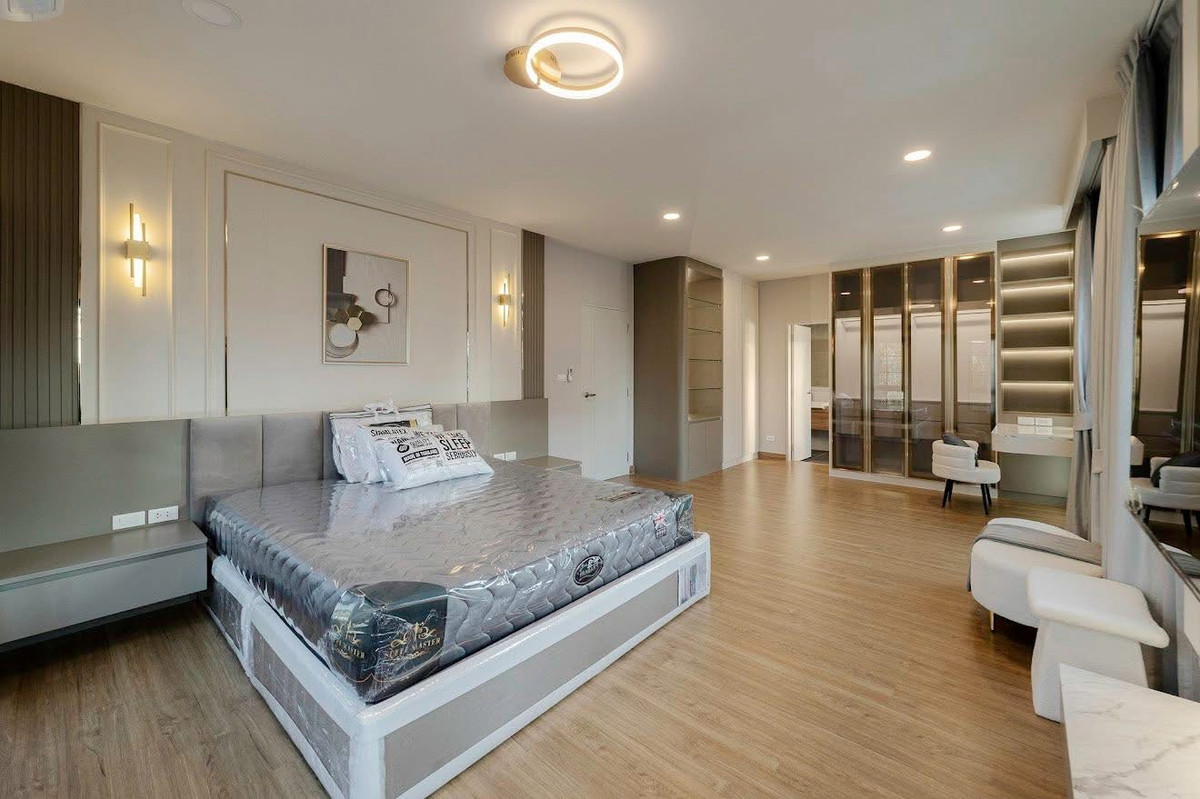 For RentHouseBangna, Bearing, Lasalle : For rent: CENTRO BANGNA, new house, 4 bedrooms.