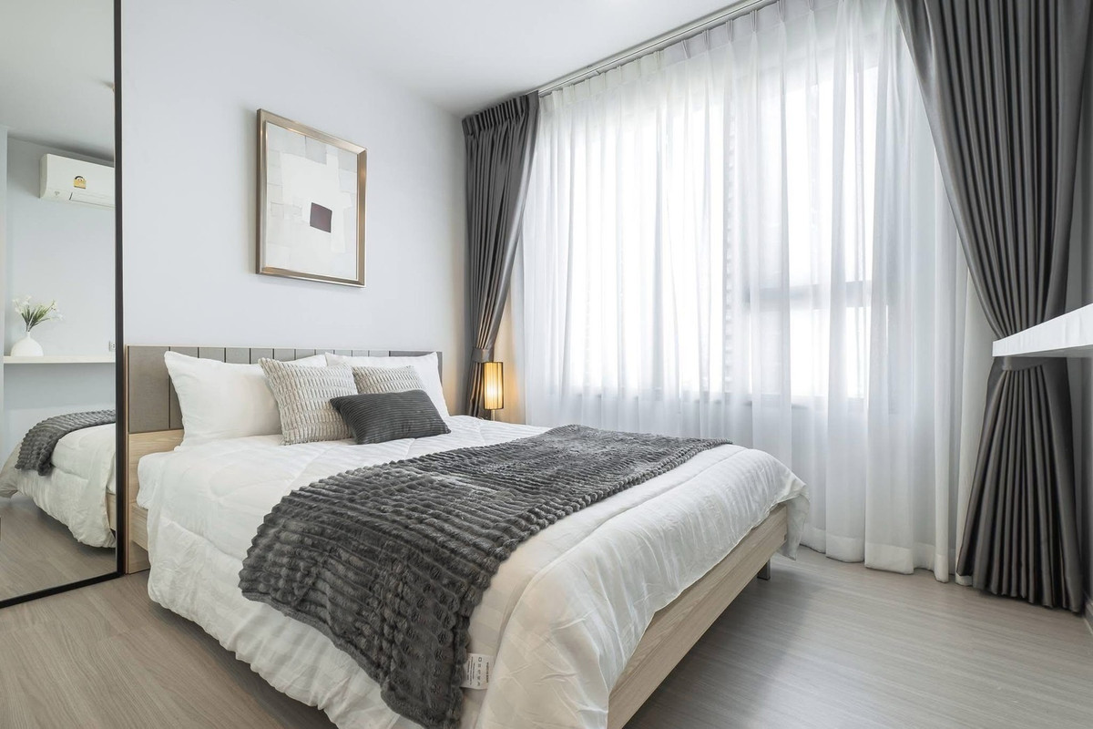 For RentCondoLadprao, Central Ladprao : Condo for rent Life Ladprao Room size: 55 sq m Floor: 32 Building/Building: B (2 bedrooms, 2 bathrooms) Price: 40,000 baht Nearby places: Next to BTS Ha Yaek Ladprao Station.