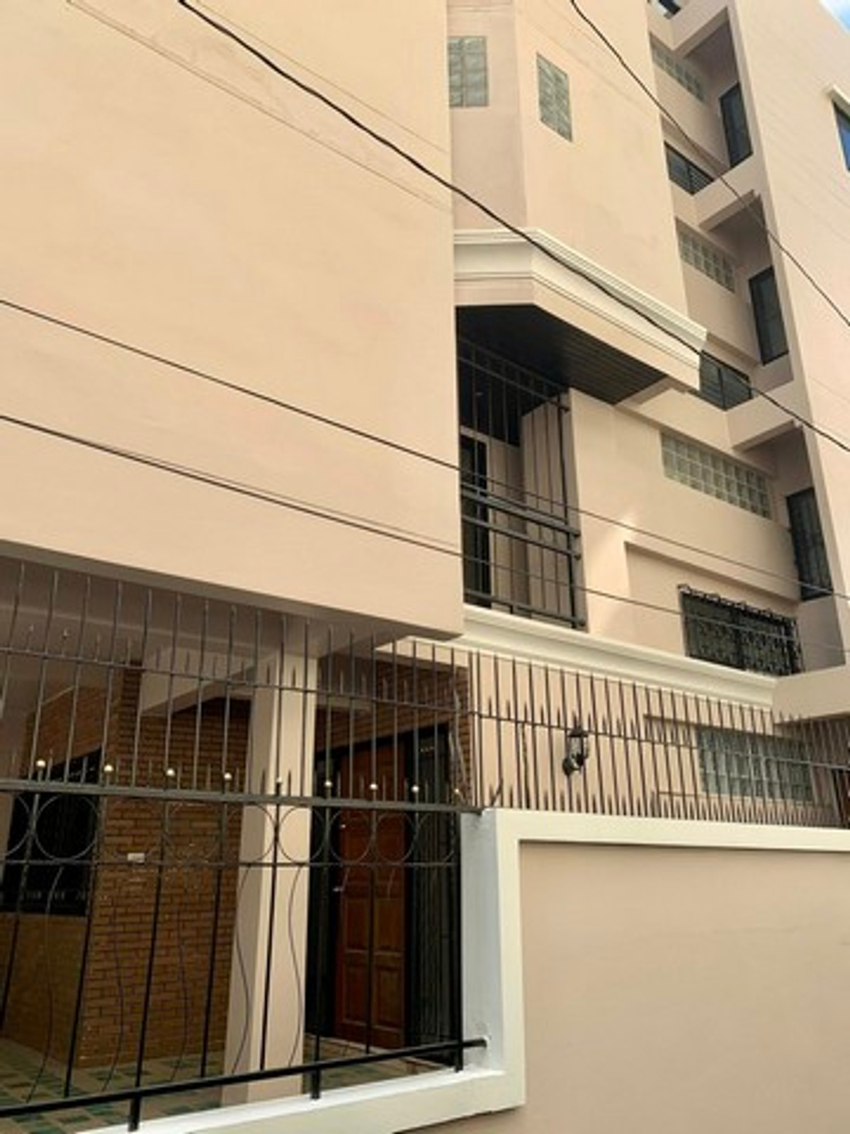 ให้เช่าโฮมออฟฟิศนานา : HR3198PREMIUM RENTAL] Modern Home Office Sukhumvit 4 – Nana Prime Location  Newly Renovated  Steps from BTS and Benjakitti Park