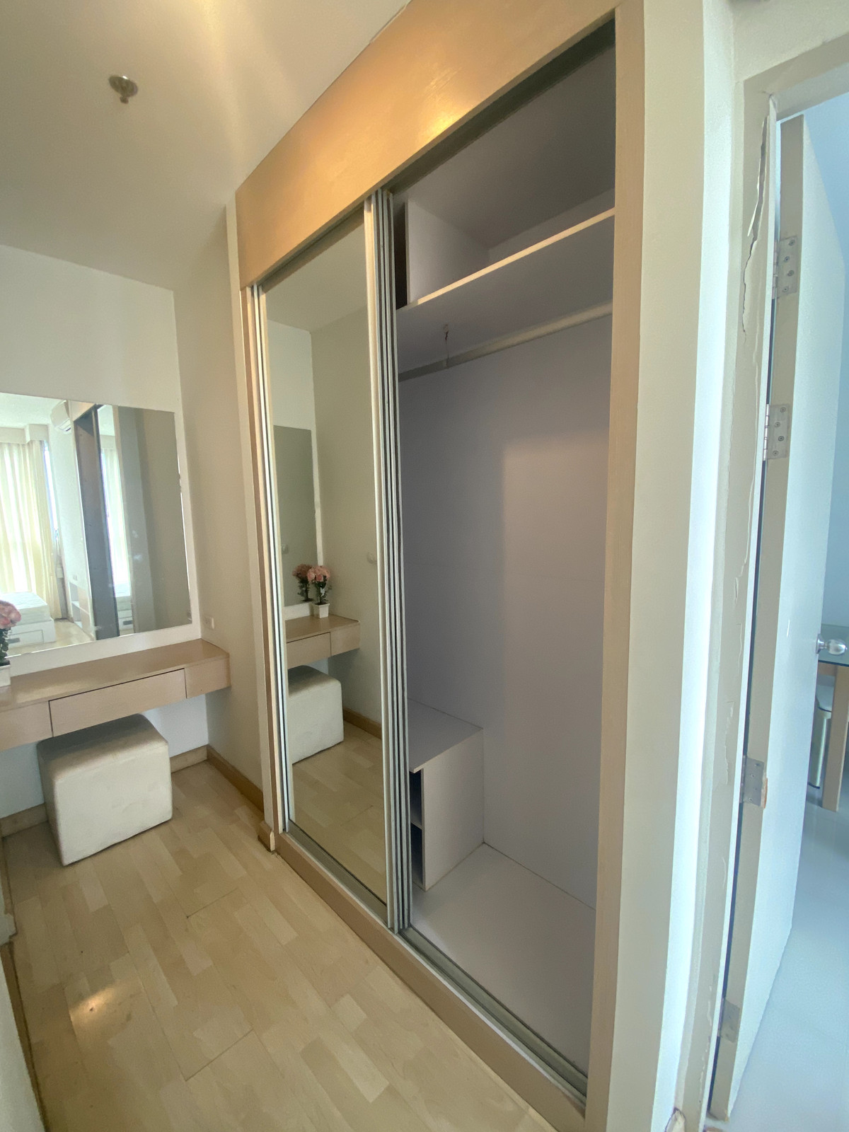 For RentCondoSapankwai,Jatujak : Hurry and reserve before the room is gone. Because every once in a while there will be a free room! Ideo Mix Phaholyothin 1 bedroom, 1 bathroom, 33 sq m, only 15,000 baht.