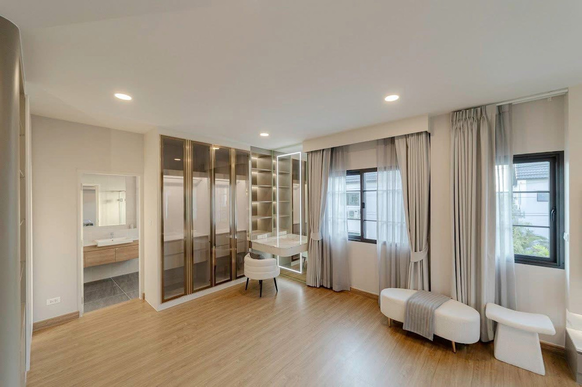 For RentHouseBangna, Bearing, Lasalle : For rent: CENTRO BANGNA, new house, 4 bedrooms.