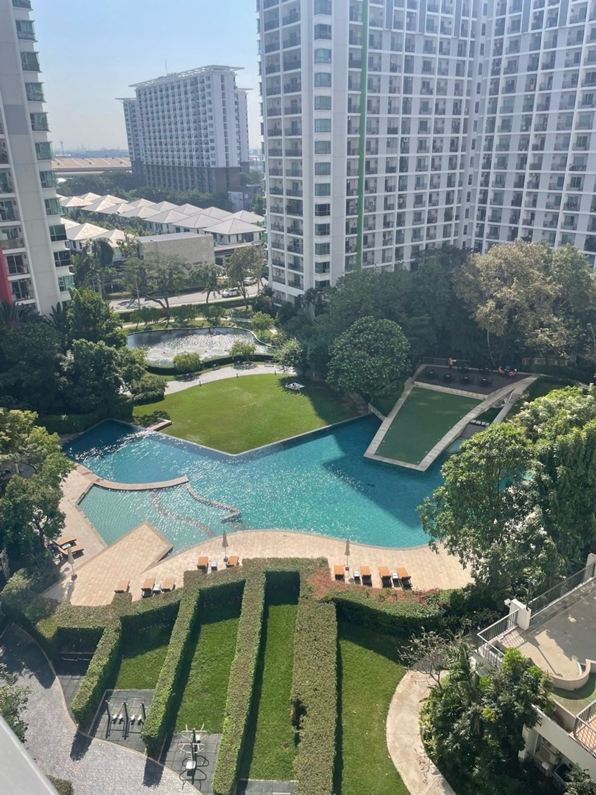 For RentCondoPattanakan, Srinakarin : Rent The Parkland Srinakarin (The Parkland Srinakarin)  🛏️ 1 bedroom 🛁 1 bathroom 🛋️ 1 living room, size 40 sq m. Building D, 9th floor 🏊🏻‍♂️ Pool view ✨ Price 10,000 baht ✨ Newly decorated room