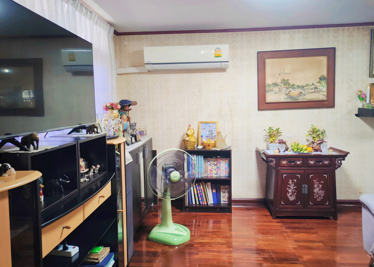 ขายบ้านพระราม 9 เพชรบุรีตัดใหม่ RCA : ขายด่วน!! ราคาดี!! บ้านเดี่ยว 3 ชั้น (รวมดาดฟ้า) หลังมุม เนื้อที่ 57.5 ตรว. หมู่บ้านทวีมิตร ซอย 4 ทำเลทอง ใจกลางเมือง หลังเซ็นทรัลพระราม 9 ใกล้ตึกอสมท. และรถไฟฟ้า MRT พระราม 9