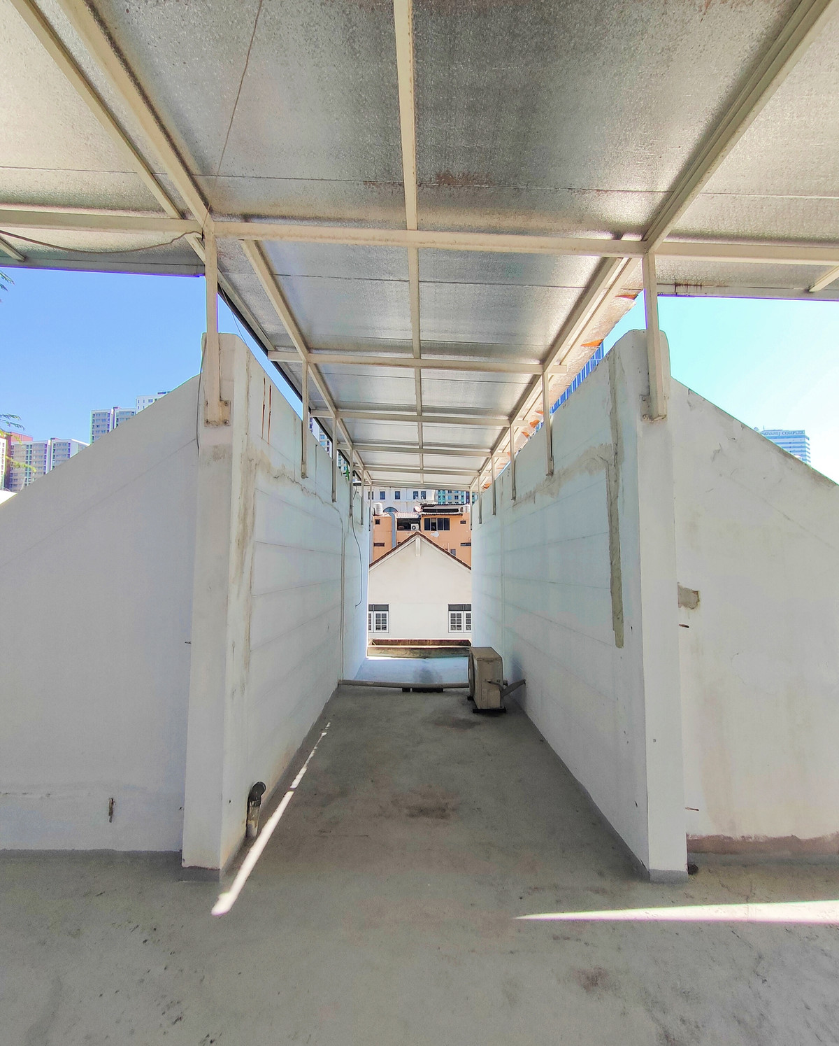 ขายบ้านพระราม 9 เพชรบุรีตัดใหม่ RCA : ขายด่วน!! ราคาดี!! บ้านเดี่ยว 3 ชั้น (รวมดาดฟ้า) หลังมุม เนื้อที่ 57.5 ตรว. หมู่บ้านทวีมิตร ซอย 4 ทำเลทอง ใจกลางเมือง หลังเซ็นทรัลพระราม 9 ใกล้ตึกอสมท. และรถไฟฟ้า MRT พระราม 9