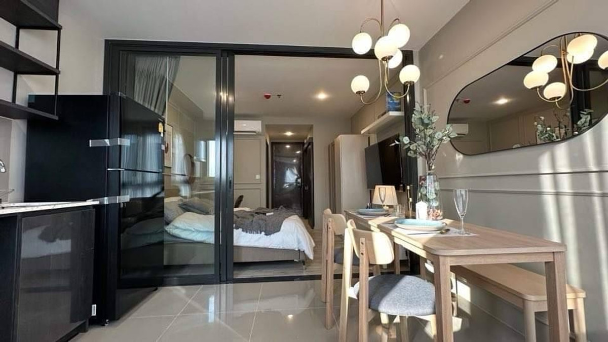 For RentCondoRatchadapisek, Huaikwang, Suttisan : For rent XT Huaikhawng (XT Huai Khwang) 1 bedroom, 1 bathroom, separate kitchen, 30 sq m., 19th floor, Building B, city view, complete furniture and appliances, 17,000 baht.