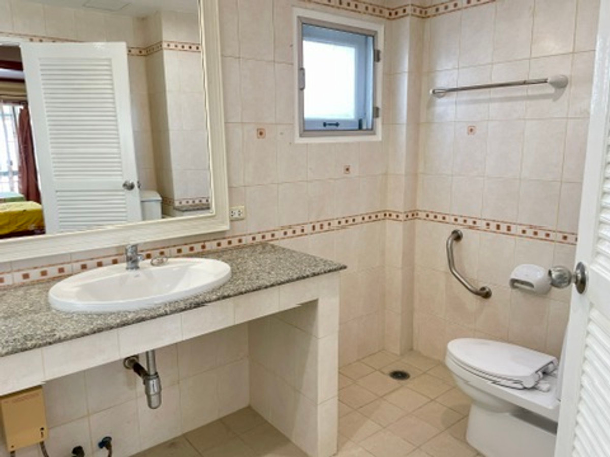 ให้เช่าทาวน์โฮมเลียบทางด่วนรามอินทรา : ปล่อยเช่า Town Home คริสตัล วิลล์ [Crystal Ville] เลียบด่วนเอกมัย-รามอินทรา ประดิษฐ์มนูธรรม 15 ใกล้ทางพิเศษฉลองรัช เพียง 350 เมตร จากเซ็นทรัล อีสวิลล์ 