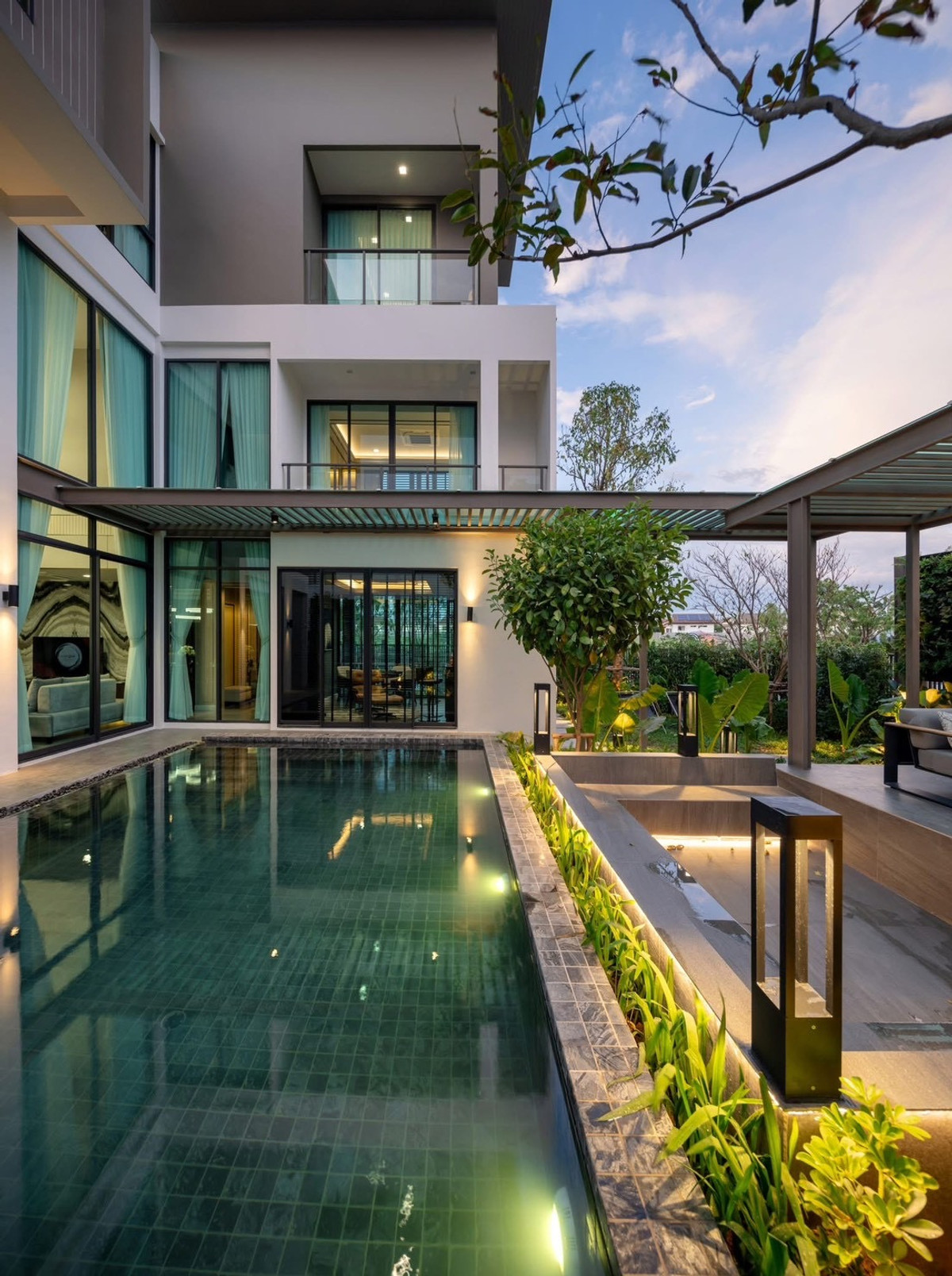 ขายบ้านลาดกระบัง สุวรรณภูมิ : The One Signature Bangna-Rama9 เดอะวัน ซิกเนเจอร์ บางนา-พระราม9 รหัส : H8170