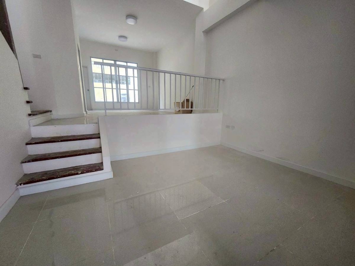 ขายทาวน์โฮมโชคชัย4 ลาดพร้าว71 : ขาย ทาวน์เฮ้าส์ บ้านกลางเมือง ลาดพร้าว-โชคชัย4 พื้นที่ 21.2 ตารางวา สถานีโชคชัย 4 สายสีเหลือง โรงเรียนพิบูลอุปถัมภ์