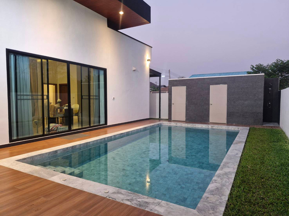 ขายบ้านพัทยา บางแสน ชลบุรี สัตหีบ : Rare Item! บ้านเดี่ยว 92 ตร.วา สระส่วนตัว + จากุซซี่ | ฟังก์ชันครบ | 4 นอน 3 น้ำ | 7.89 ล้าน