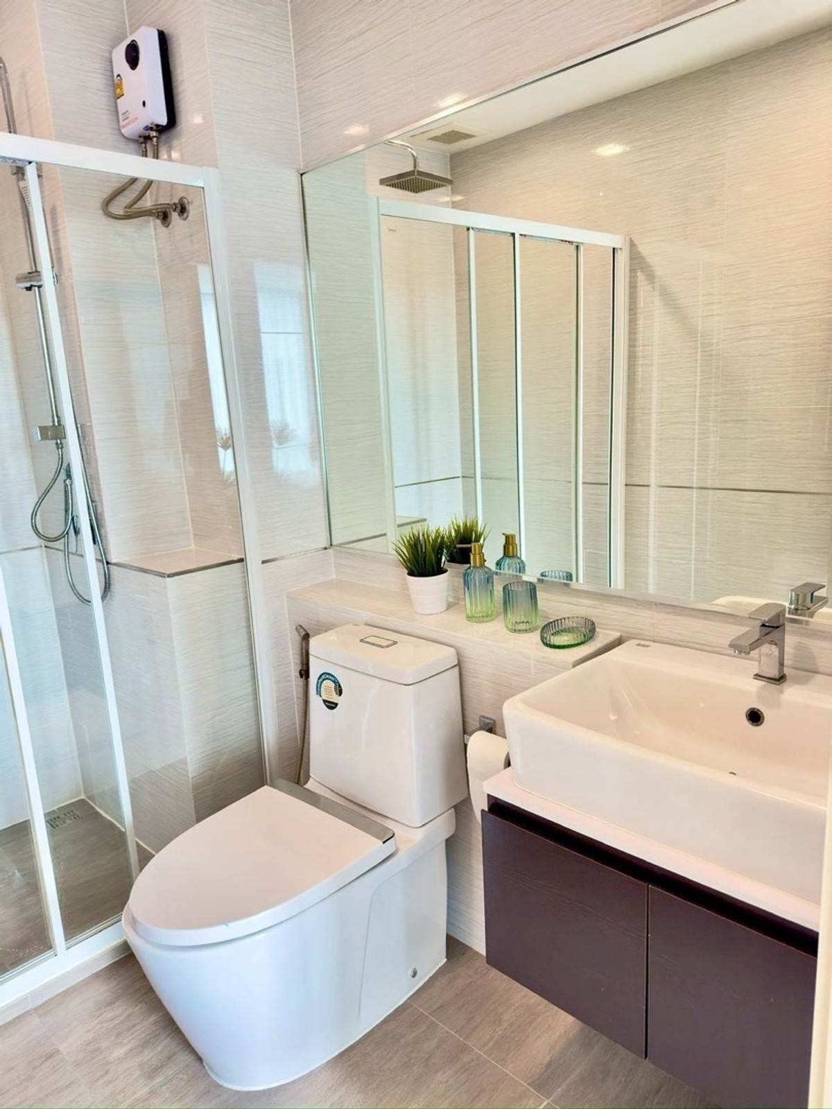 For RentCondoSamut Prakan,Samrong : Condo for rent urgently, The Metropolis Samrong, Building A, 7th floor, city view, pool view, size 35.00 sq m, 1 bedroom, fully furnished, price 13,000 baht.