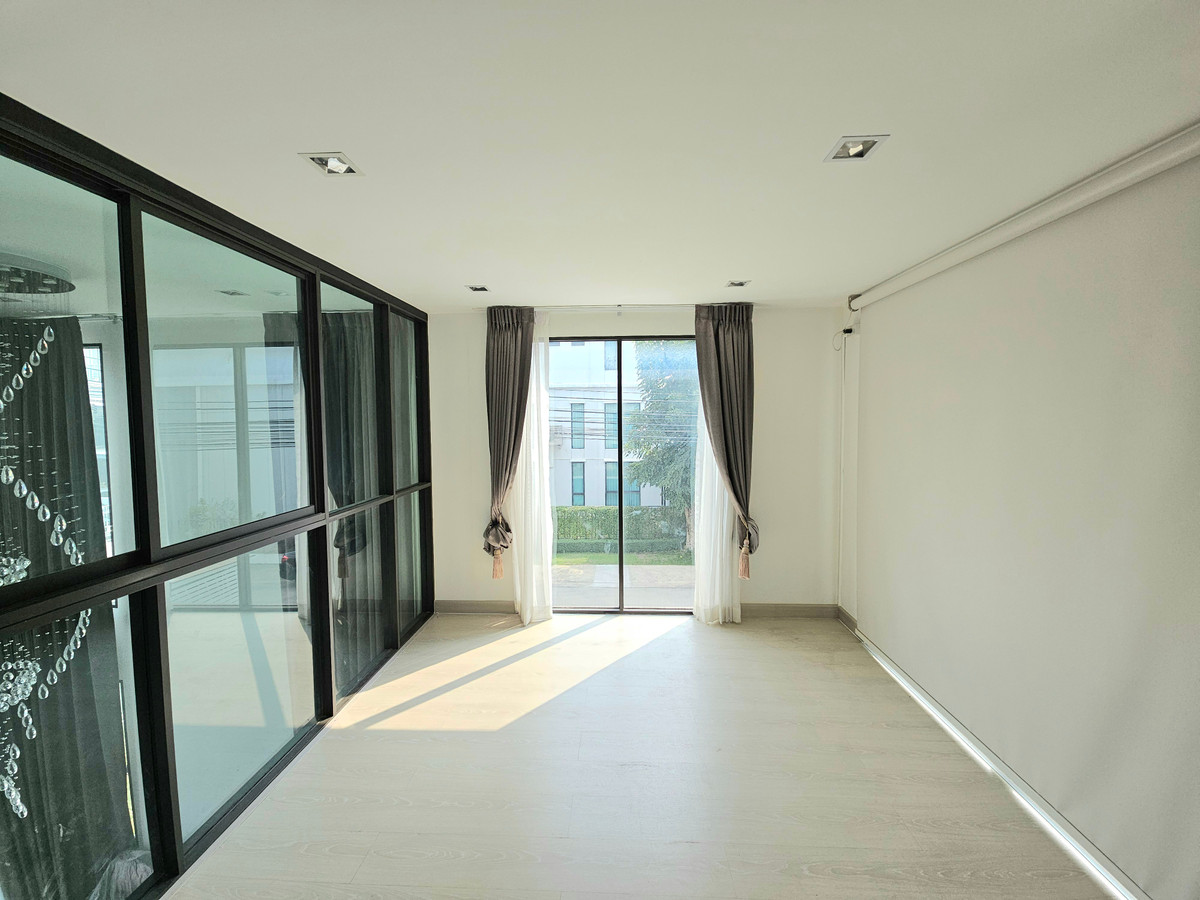 For SaleTownhomeNawamin, Ramindra : Corner townhome for sale, Pruksa Ville, Phahonyothin Ramintra (30.5 sq m.), near BTS Sai Yut.