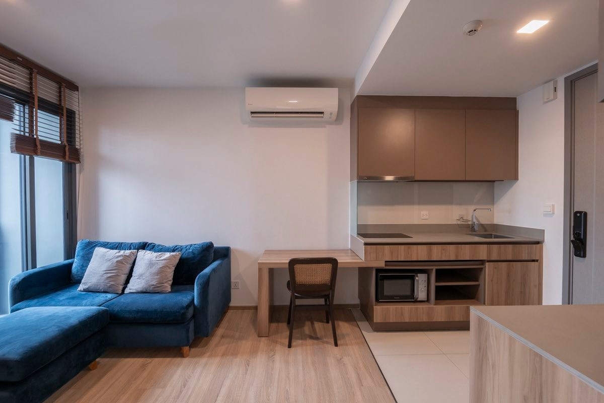For RentCondoSukhumvit, Asoke, Thonglor : ⭐️ Taka Haus Ekkamai ⭐️ 1 bedroom, 1 bathroom, 35 sq m. Beautiful room, fully decorated. There is complete furniture.