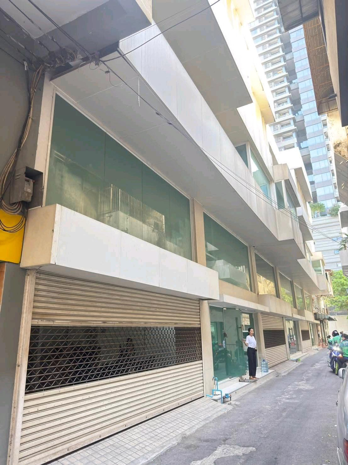 For RentShop HouseSilom, Saladaeng, Bangrak : 🌜🌟🌛 Building for rent, total 3 units, near Chong Nonsi BTS, 500 m.