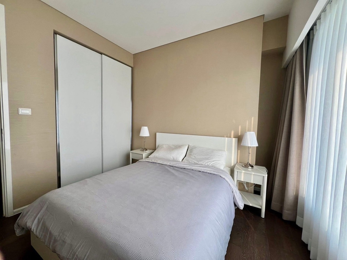 For RentCondoLadprao, Central Ladprao : Condo for rent: The Saint Residences Lat Phrao Room size: 54 sq m. Floor: 35 Building/Building: - (2 bedrooms, 2 bathrooms) Price: 30,000 baht Nearby places: Next to BTS Ha Yaek Lat Phrao Station.