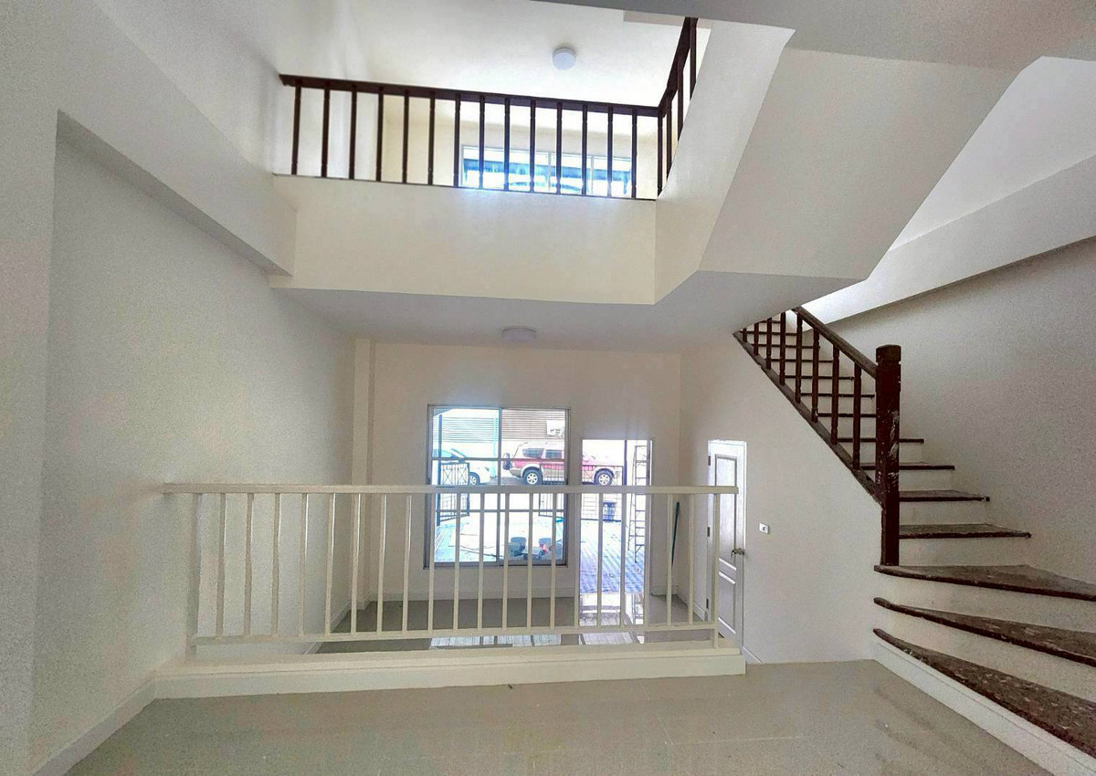 ขายทาวน์โฮมโชคชัย4 ลาดพร้าว71 : ขาย ทาวน์เฮ้าส์ บ้านกลางเมือง ลาดพร้าว-โชคชัย4 พื้นที่ 21.2 ตารางวา สถานีโชคชัย 4 สายสีเหลือง โรงเรียนพิบูลอุปถัมภ์