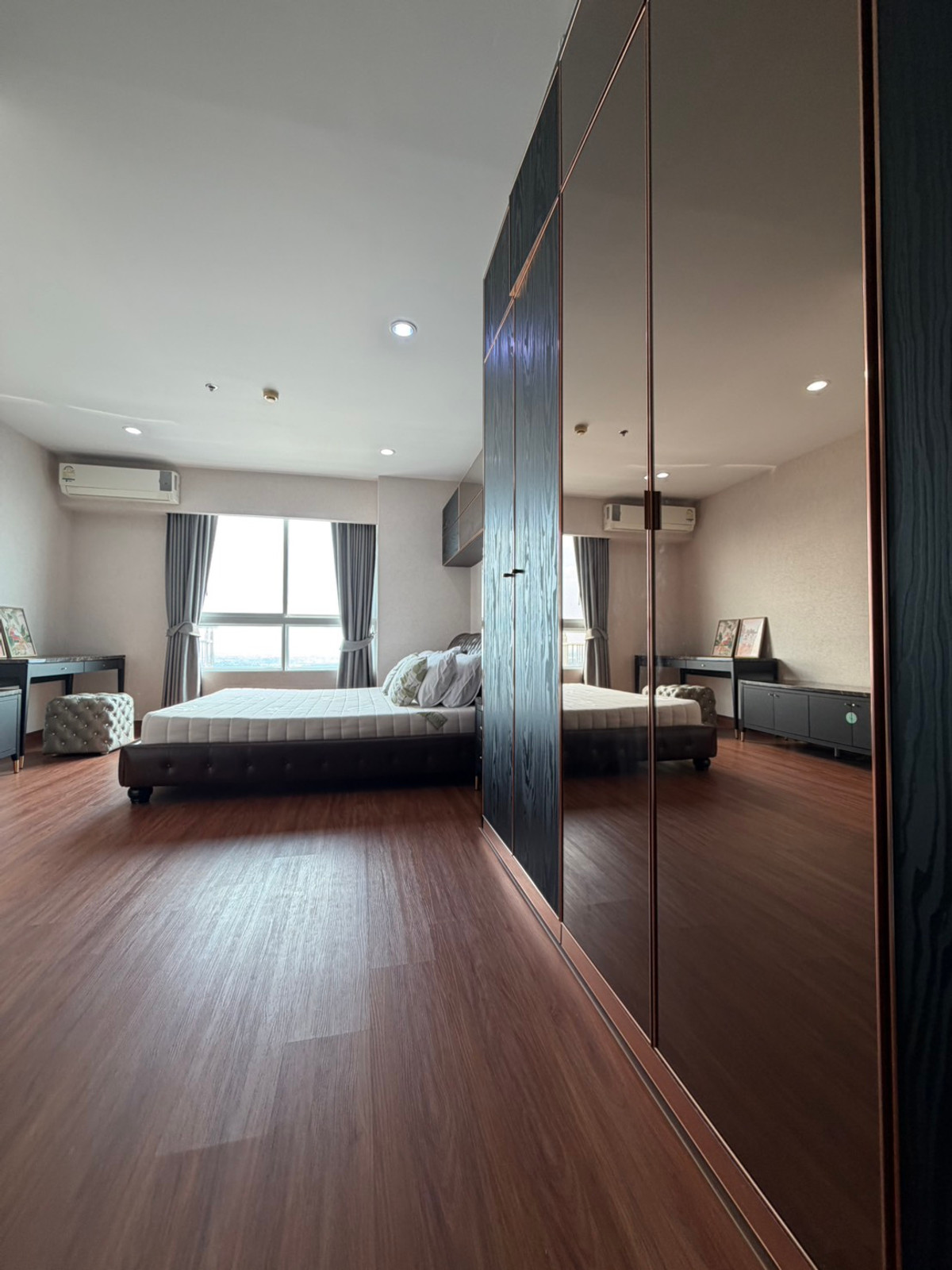 For SaleCondoRama3 (Riverside),Satupadit : For sale/rent Supalai Prima Riva Rama 3 | 3 bedrooms, high floor, river view ________________________________________ Luxury riverfront condo Supalai Prima Riva Rama 3, 42nd floor, area 256 sq m., 3 bedrooms, 5 bathrooms, maids room, panoramic Chao Phraya