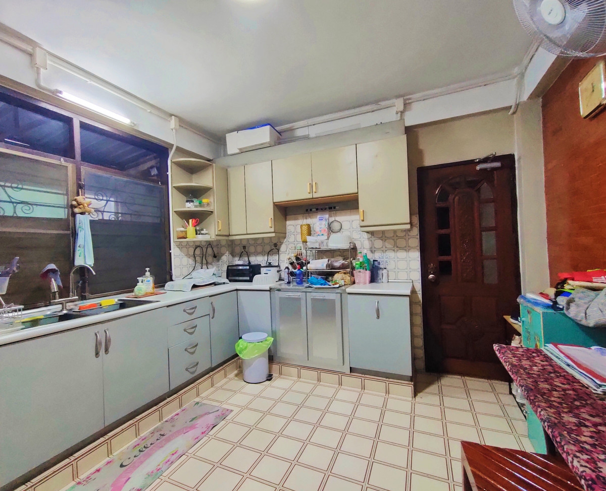 ขายบ้านพระราม 9 เพชรบุรีตัดใหม่ RCA : ขายด่วน!! ราคาดี!! บ้านเดี่ยว 3 ชั้น (รวมดาดฟ้า) หลังมุม เนื้อที่ 57.5 ตรว. หมู่บ้านทวีมิตร ซอย 4 ทำเลทอง ใจกลางเมือง หลังเซ็นทรัลพระราม 9 ใกล้ตึกอสมท. และรถไฟฟ้า MRT พระราม 9