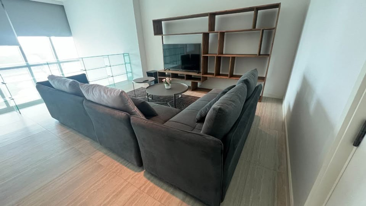 For RentCondoWitthayu, Chidlom, Langsuan, Ploenchit : ⭐️ 185 Rajadamri ⭐️2 bedrooms, 2 bathrooms, 164 sq m. Beautiful room, well decorated, ready to move in.