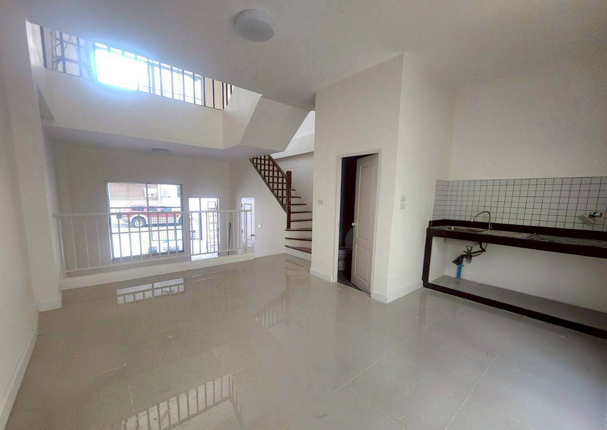 ขายทาวน์โฮมโชคชัย4 ลาดพร้าว71 : ขาย ทาวน์เฮ้าส์ บ้านกลางเมือง ลาดพร้าว-โชคชัย4 พื้นที่ 21.2 ตารางวา สถานีโชคชัย 4 สายสีเหลือง โรงเรียนพิบูลอุปถัมภ์