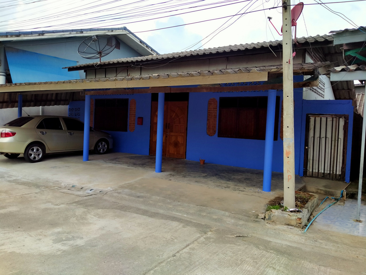 ขายบ้านกาญจนบุรี : ขายบ้านเดี่ยวคอนกรีตชั้นเดียว 3 คูหา 3 ห้องนอน  1ห้องรับแขก กว้าง 51 ตารางวา