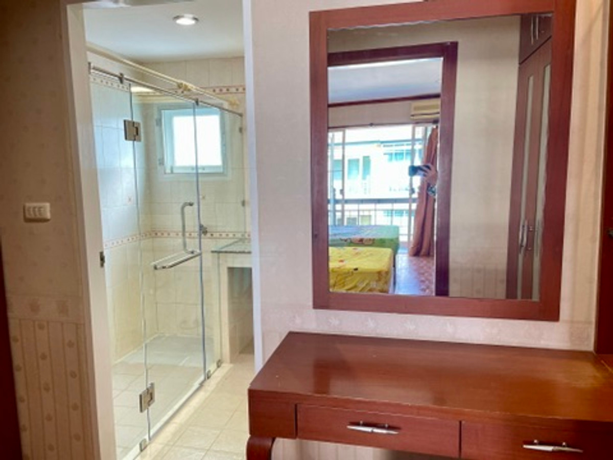 ให้เช่าทาวน์โฮมเลียบทางด่วนรามอินทรา : ปล่อยเช่า Town Home คริสตัล วิลล์ [Crystal Ville] เลียบด่วนเอกมัย-รามอินทรา ประดิษฐ์มนูธรรม 15 ใกล้ทางพิเศษฉลองรัช เพียง 350 เมตร จากเซ็นทรัล อีสวิลล์ 