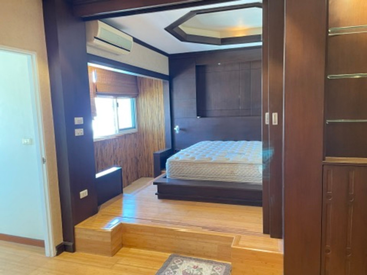 ให้เช่าทาวน์โฮมเลียบทางด่วนรามอินทรา : ปล่อยเช่า Town Home คริสตัล วิลล์ [Crystal Ville] เลียบด่วนเอกมัย-รามอินทรา ประดิษฐ์มนูธรรม 15 ใกล้ทางพิเศษฉลองรัช เพียง 350 เมตร จากเซ็นทรัล อีสวิลล์ 