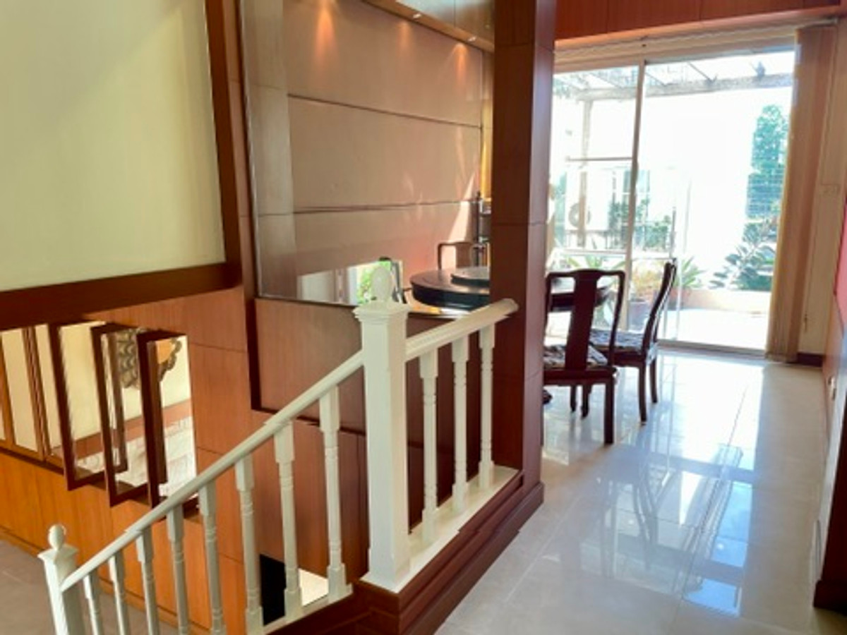 ให้เช่าทาวน์โฮมเลียบทางด่วนรามอินทรา : ปล่อยเช่า Town Home คริสตัล วิลล์ [Crystal Ville] เลียบด่วนเอกมัย-รามอินทรา ประดิษฐ์มนูธรรม 15 ใกล้ทางพิเศษฉลองรัช เพียง 350 เมตร จากเซ็นทรัล อีสวิลล์ 