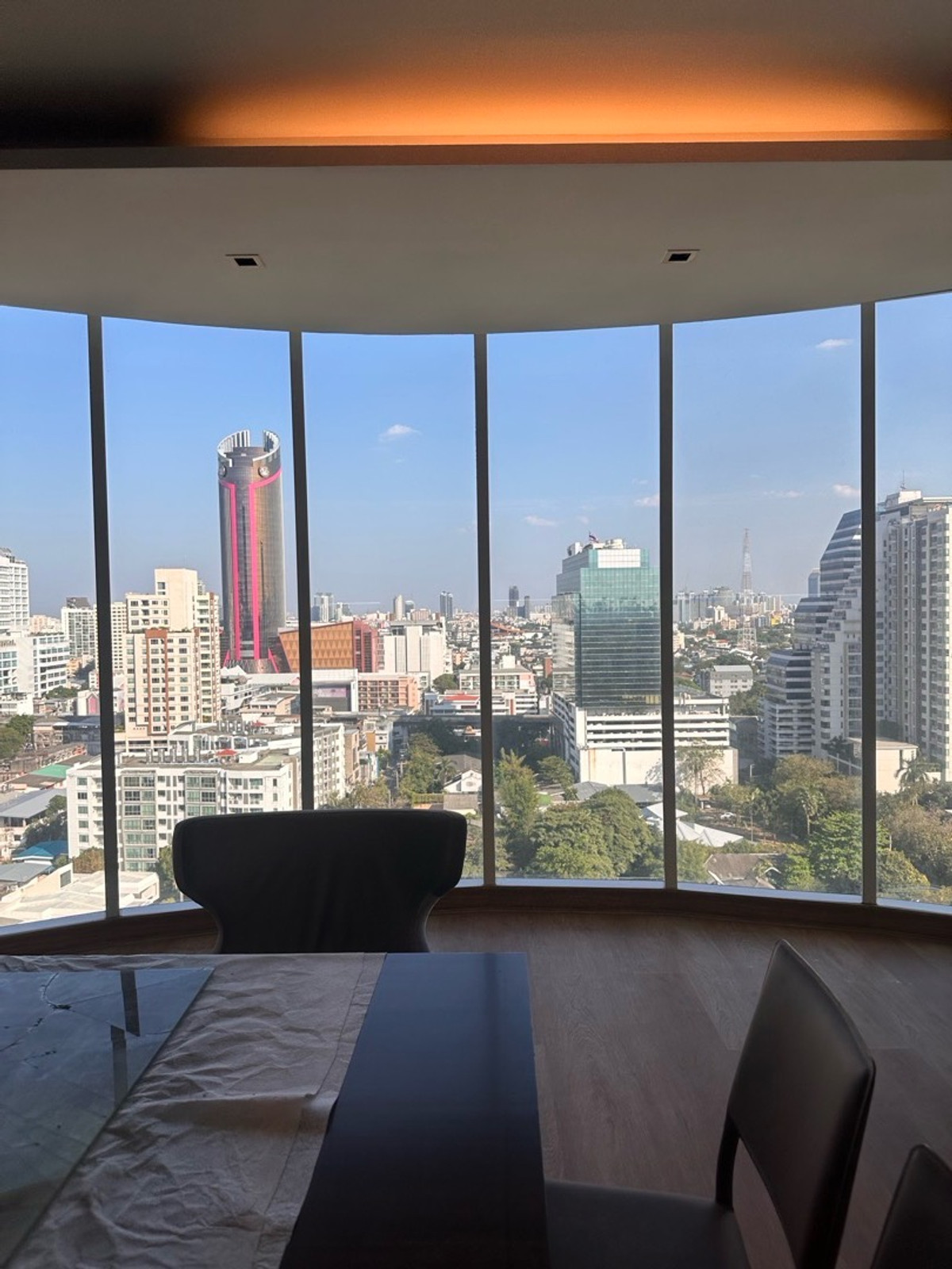 ขายคอนโดอารีย์ อนุสาวรีย์ : Penthouse 2 ยูนิต Combine เข้าด้วยกัน วิวทิศเหนือ + ตะวันออก วิวสวย  4 ห้องนอน ขนาด 294 ตรม.