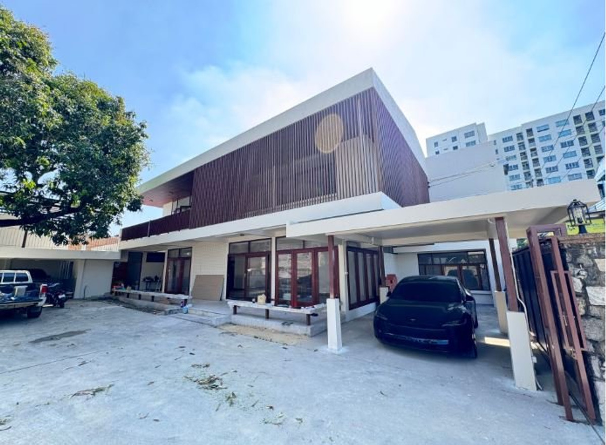 For RentHousePinklao, Charansanitwong : HR3208 Rare Item] Authentic Mid-Century 60s House | Charansanitwong 44 Full Renovation | 166 Sq.wa Large Land | Near Rama VIII Bridge