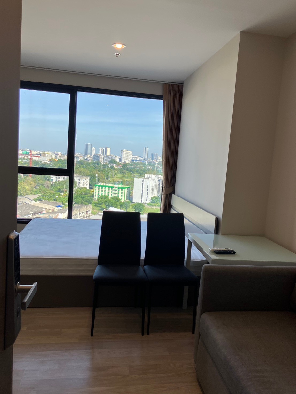 For RentCondoBangna, Bearing, Lasalle : Condo for rent, Ideo mobi sukhumvit eastpoint, fully furnished condo, ready to move in, close to BTS Bangna, only 250 meters!!