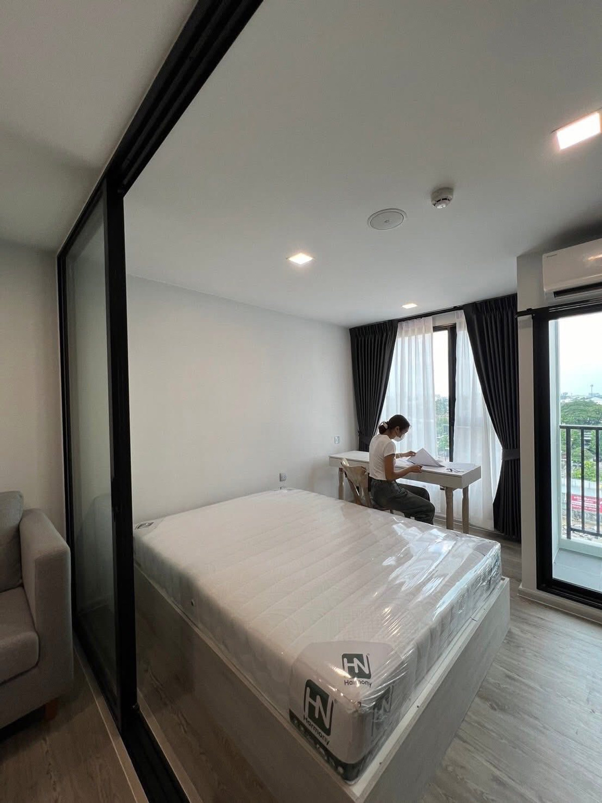 ให้เช่าคอนโด : "ปล่อยเช่าคอนโด Kave Seed Kaset (เคฟ ซี้ด เกษตร)   มีรถตู้ รับ-ส่ง BTS ม.เกษตร ‼️ฟรี ‼️ พร้อมเฟอร์นิเจอร์และเครื่องใช้ไฟฟ้าครบคัน