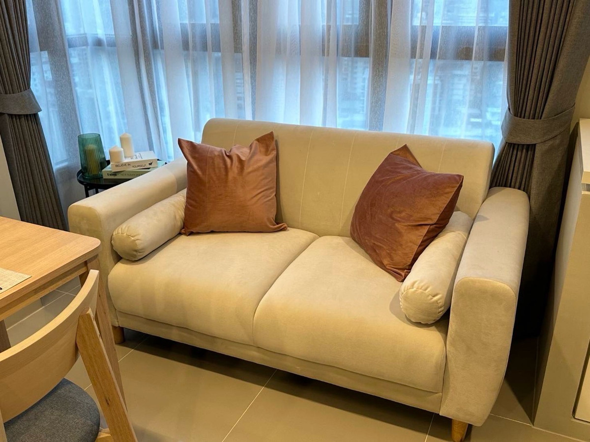 For RentCondoRatchadapisek, Huaikwang, Suttisan : For rent XT Huaikhawng (XT Huai Khwang) 1 bedroom, 1 bathroom, separate kitchen, 30 sq m., 19th floor, Building B, city view, complete furniture and appliances, 17,000 baht.
